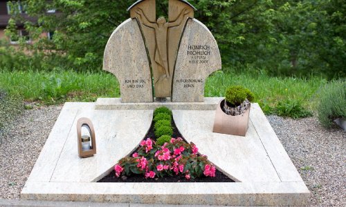 Grabmal aus Naturstein